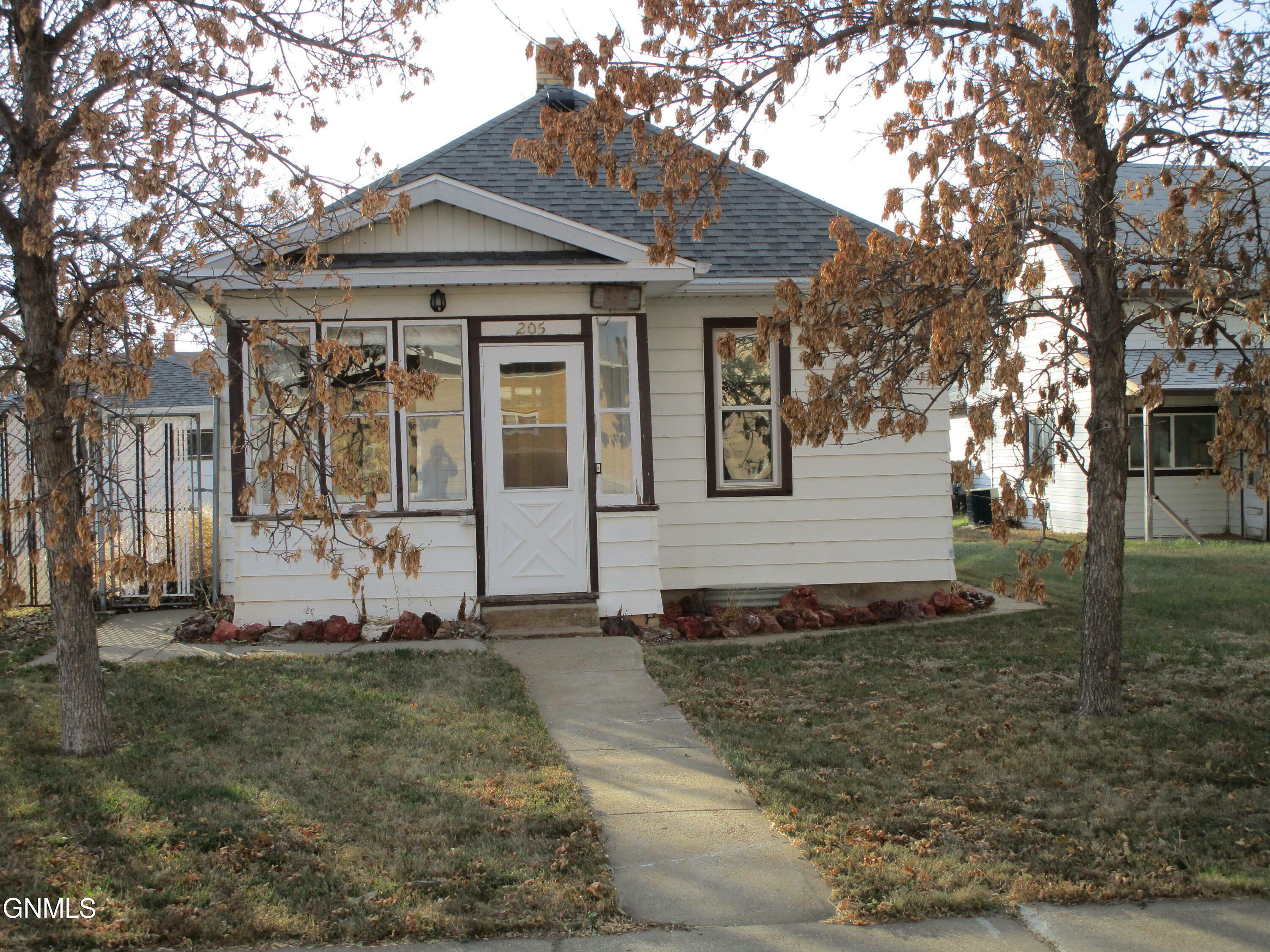 Property Photo:  205 2nd Street S  ND 58631 