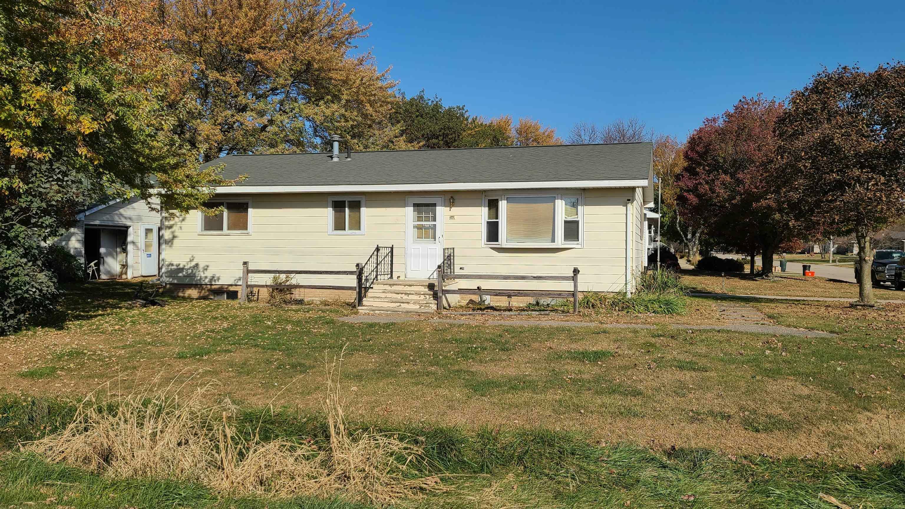 Property Photo:  519 Westwood Avenue  IA 52076 