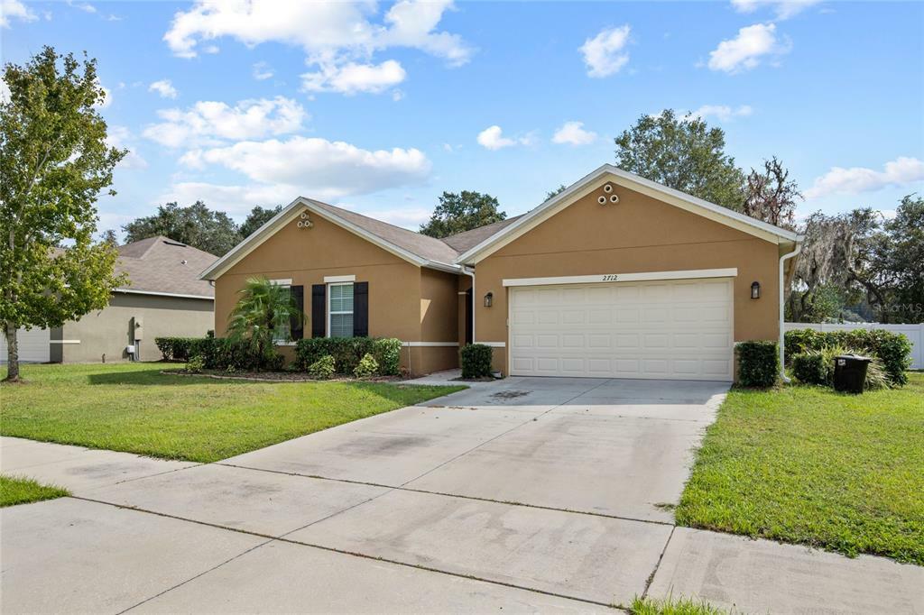 Property Photo:  2712 Summerglen Lane  FL 32726 