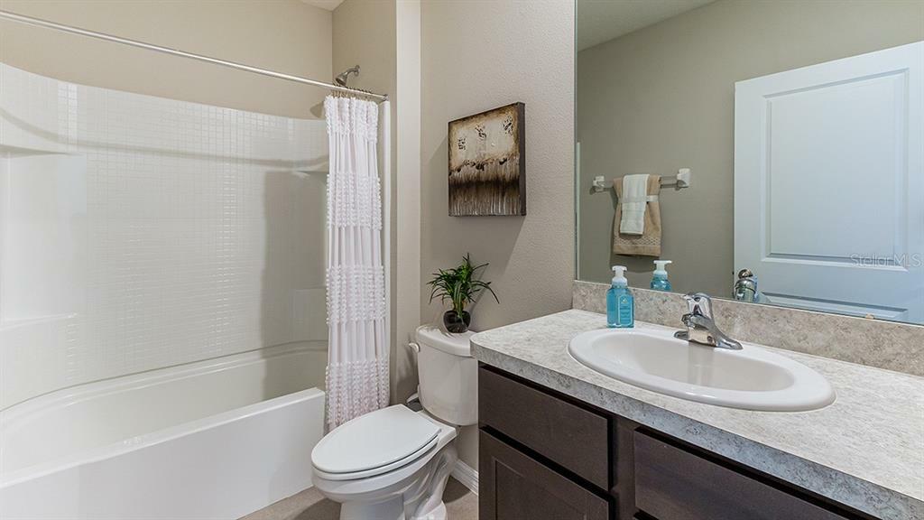 Property Photo: 17710 Canopy Place FL 34211
