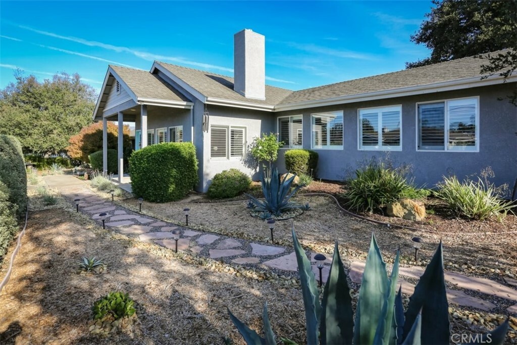 Property Photo:  195 Jasmine Way  CA 93444 