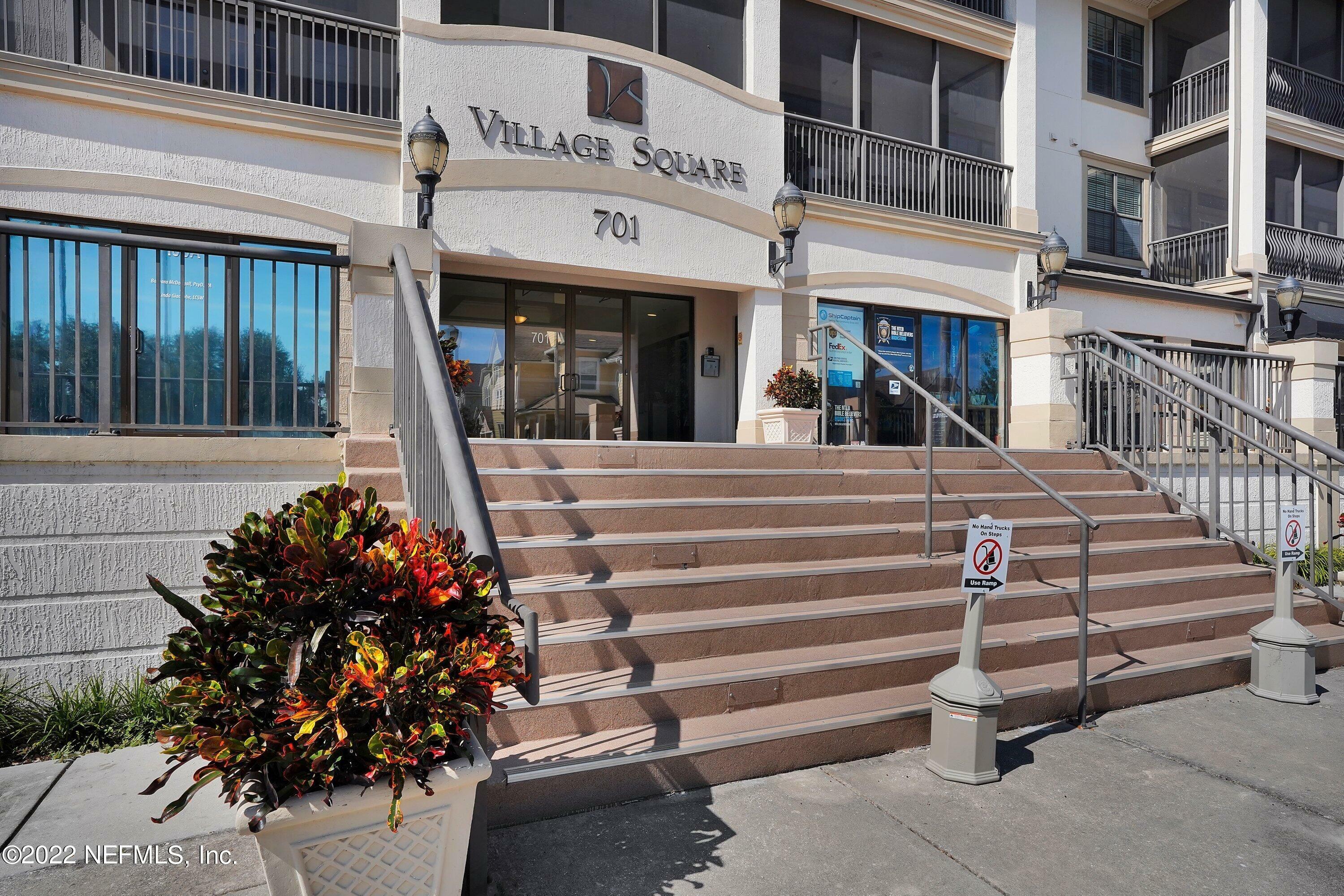 Property Photo:  701 Market Street 305  FL 32095 