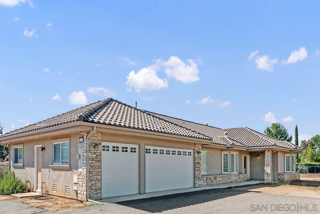 Property Photo: 27216 Shiloh Lane CA 92082