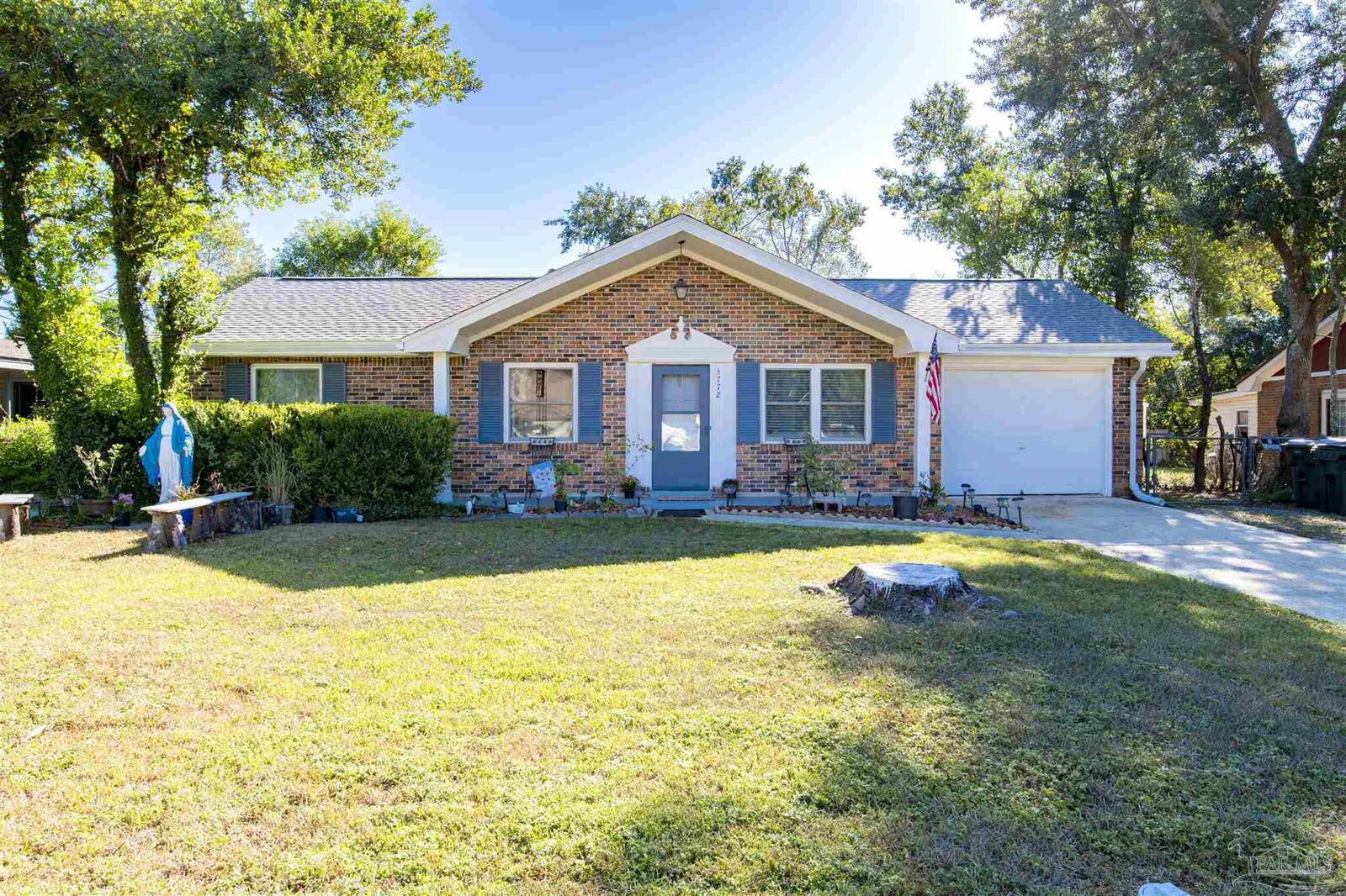 Property Photo: 5772 Hermosa Cir FL 32526