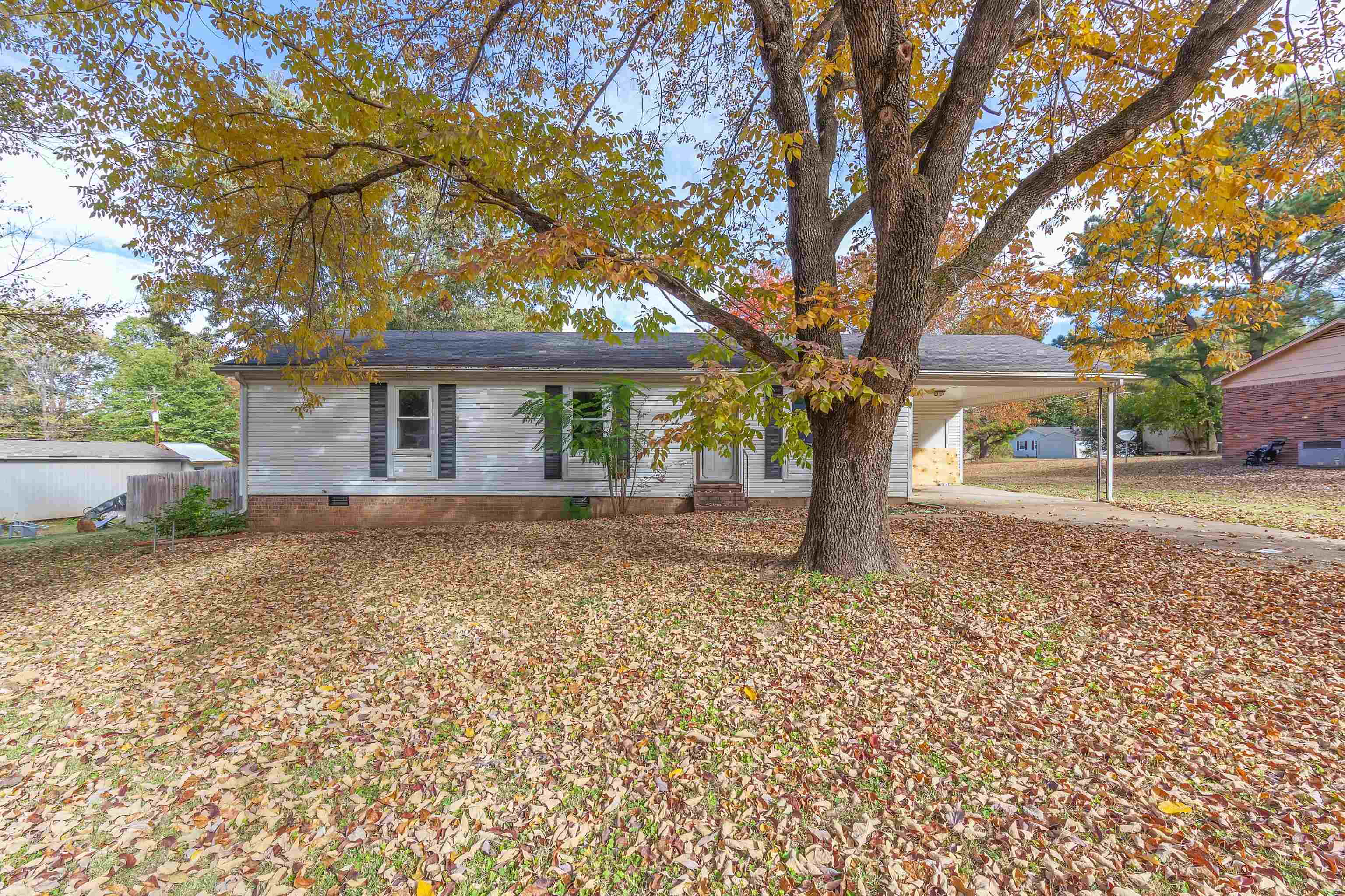 Property Photo:  17 Alberta Cv  TN 38305 