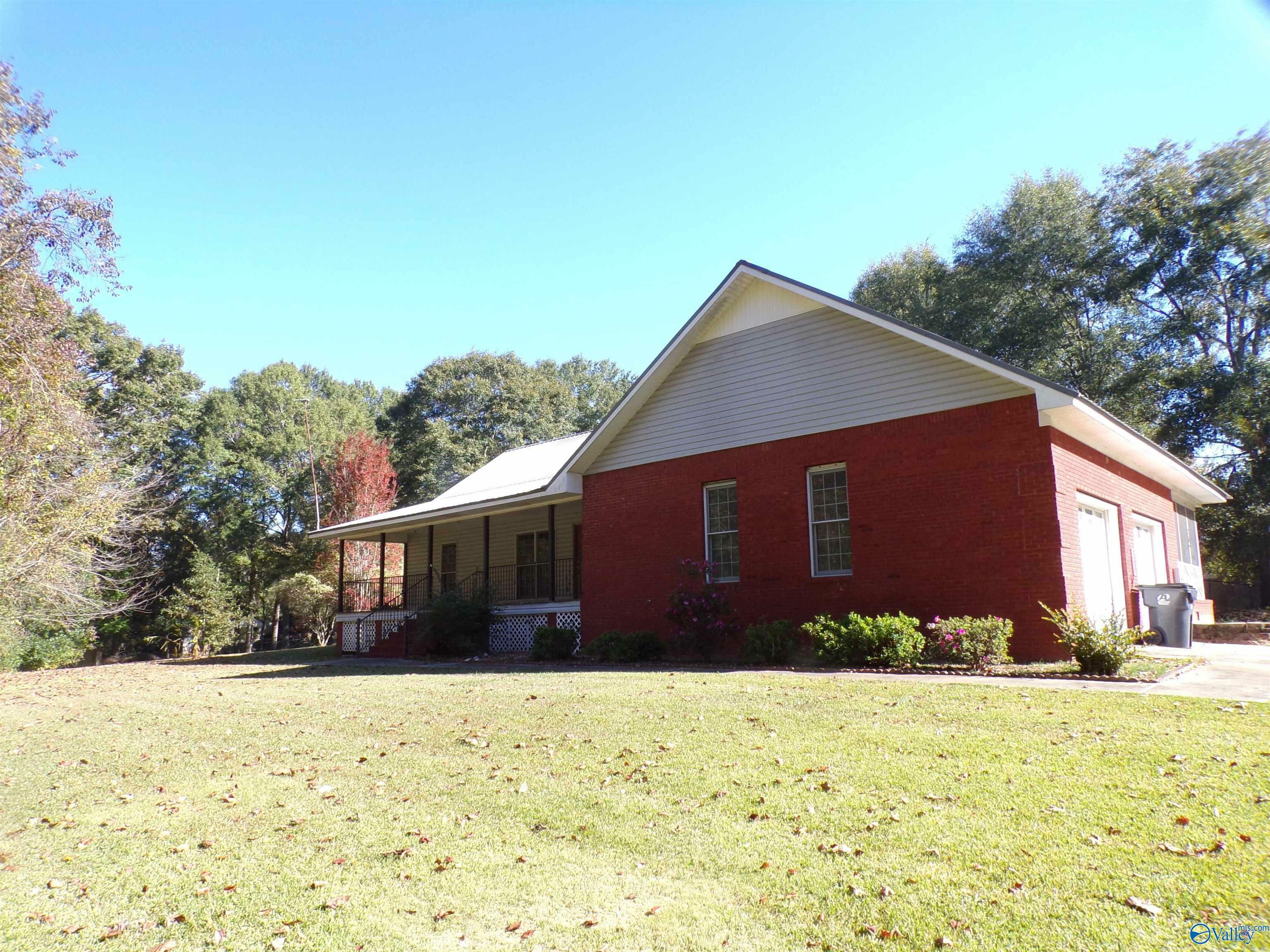 Property Photo:  2000 Cedar Bend Road N  AL 35907 