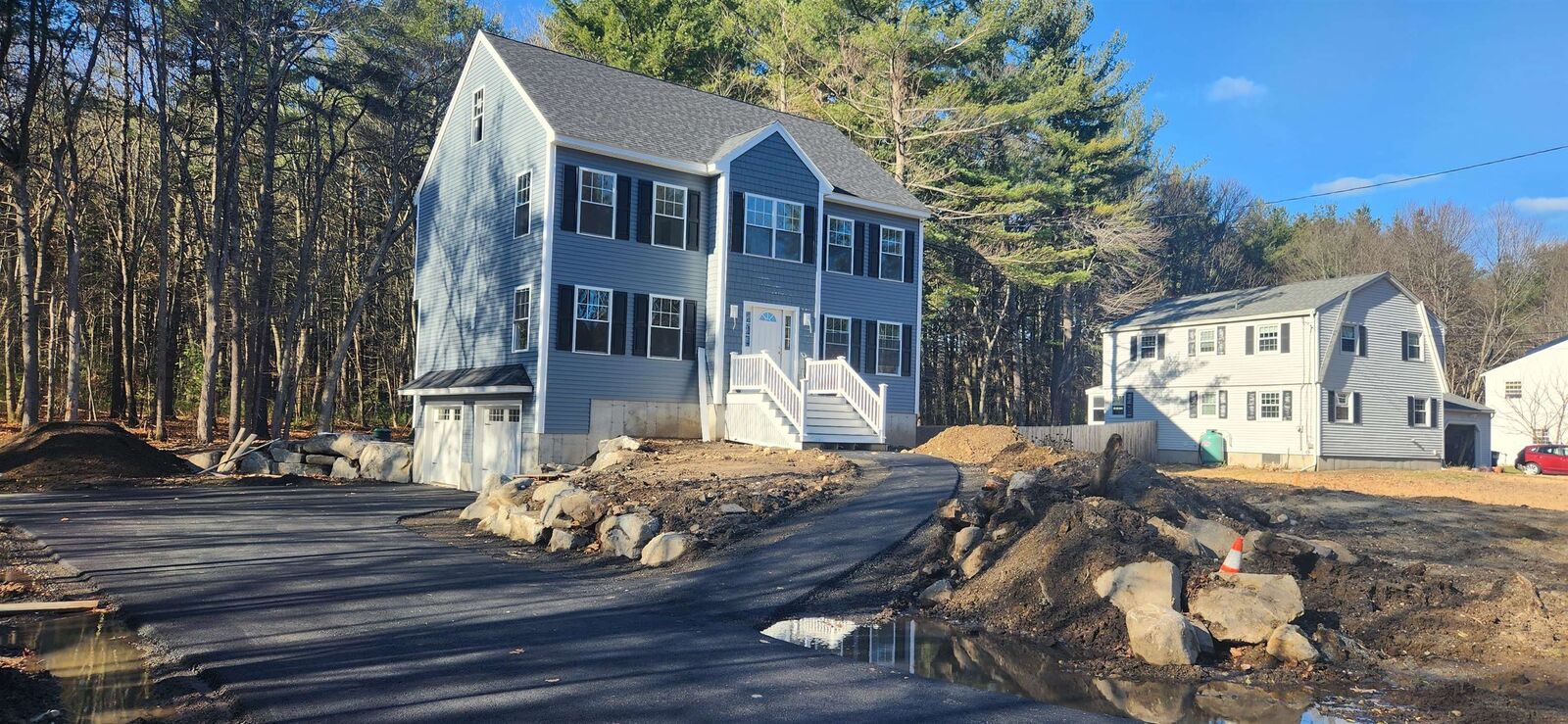 Property Photo:  20 Glen Denin Drive  NH 03079 