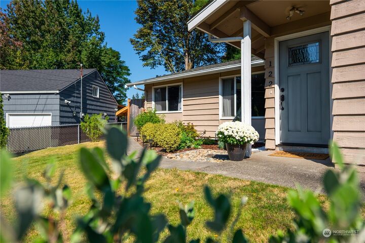 Property Photo:  122 NE 156th Street  WA 98155 