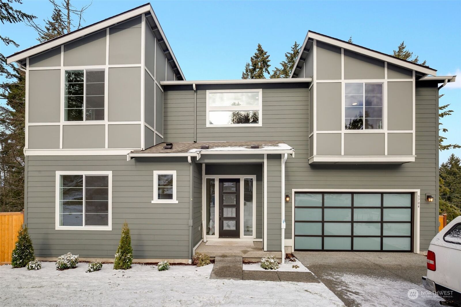 Property Photo: 3710 NE 27th Place 10 WA 98059