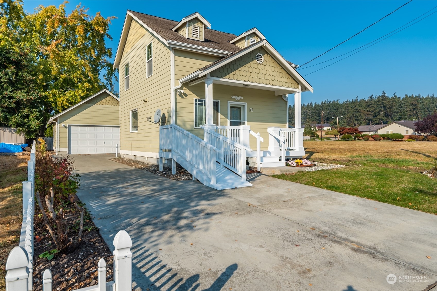 Property Photo:  45 N Oak Harbor Street  WA 98277 