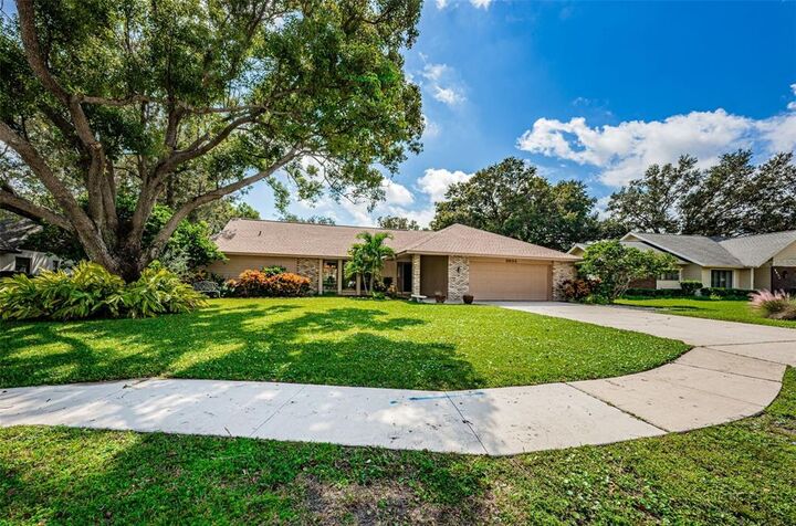 Property Photo:  8624 Longwood Drive  FL 33777 