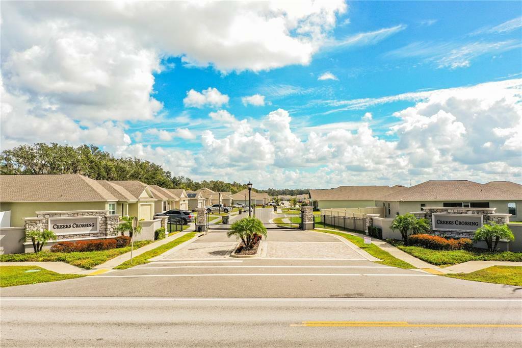 Property Photo:  2979 Creeks Crossing Boulevard  FL 33810 