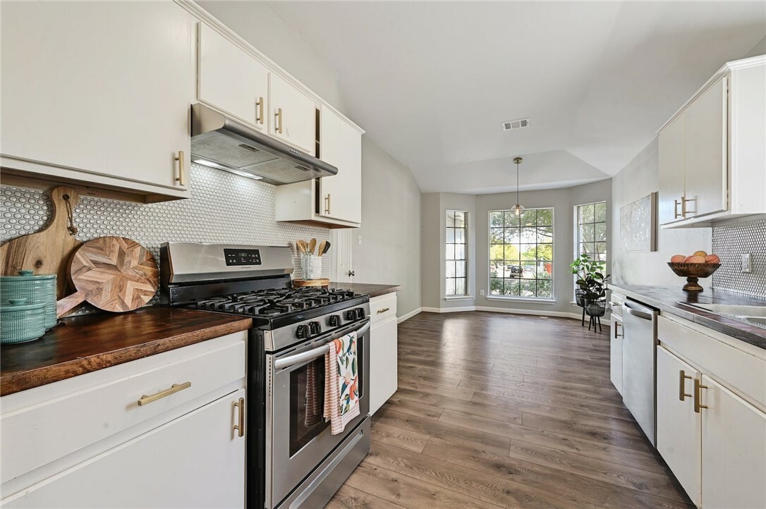 Property Photo: 8012 Huddleston Lane TX 78748