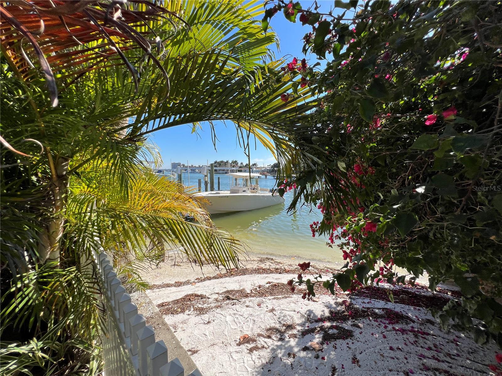 Property Photo: 601 79th Circle S FL 33707