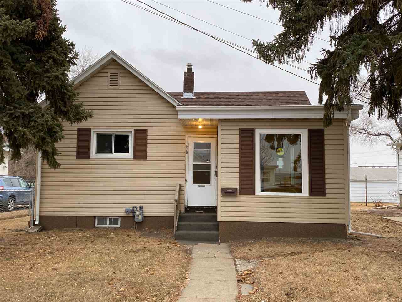 Property Photo:  510 6th St NE  ND 58703 