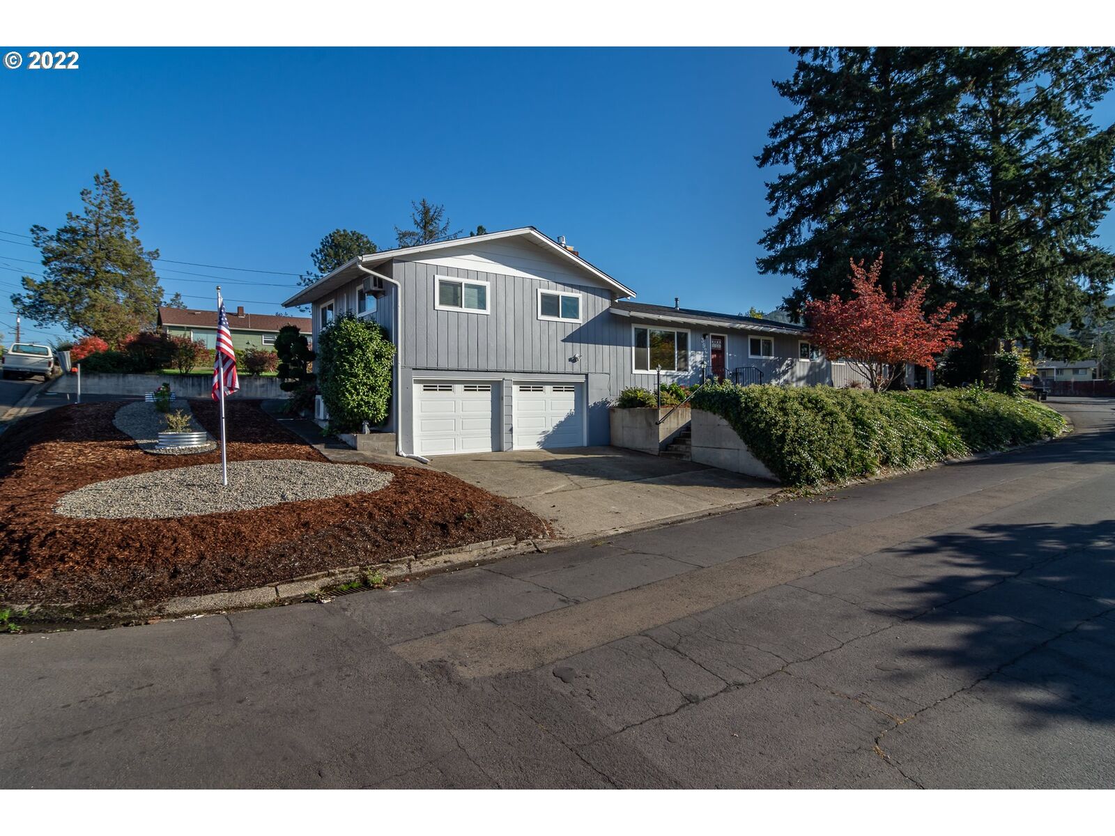 Property Photo: 397 W Carroll Ct OR 97471