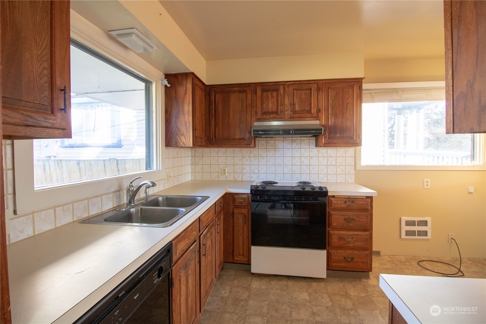 Property Photo:  118 E 4th Street  WA 98520 