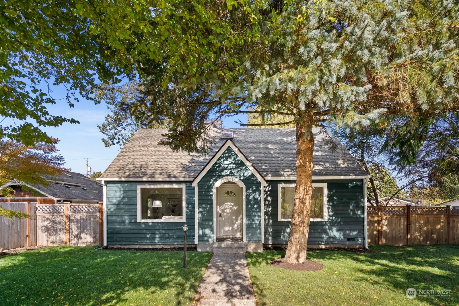 Property Photo: 1504 7th Avenue SW WA 98502