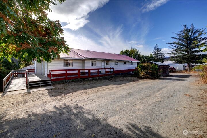 207 E Dewberry Avenue  Omak WA 98841 photo