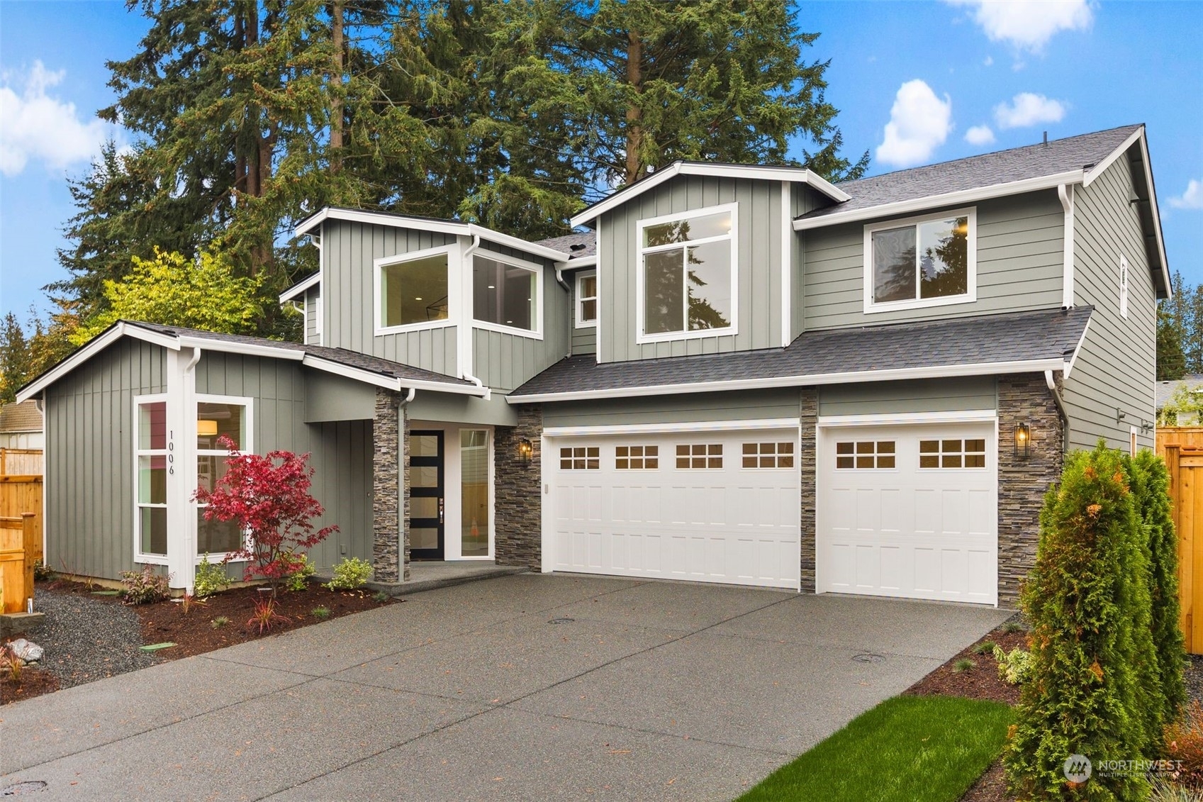 Property Photo:  1006 Walnut Street  WA 98020 