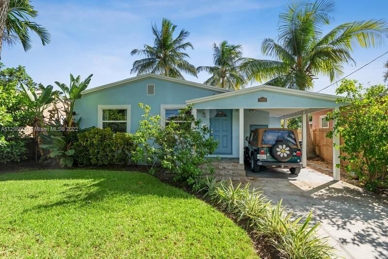 Property Photo: 2516 Grant St FL 33020