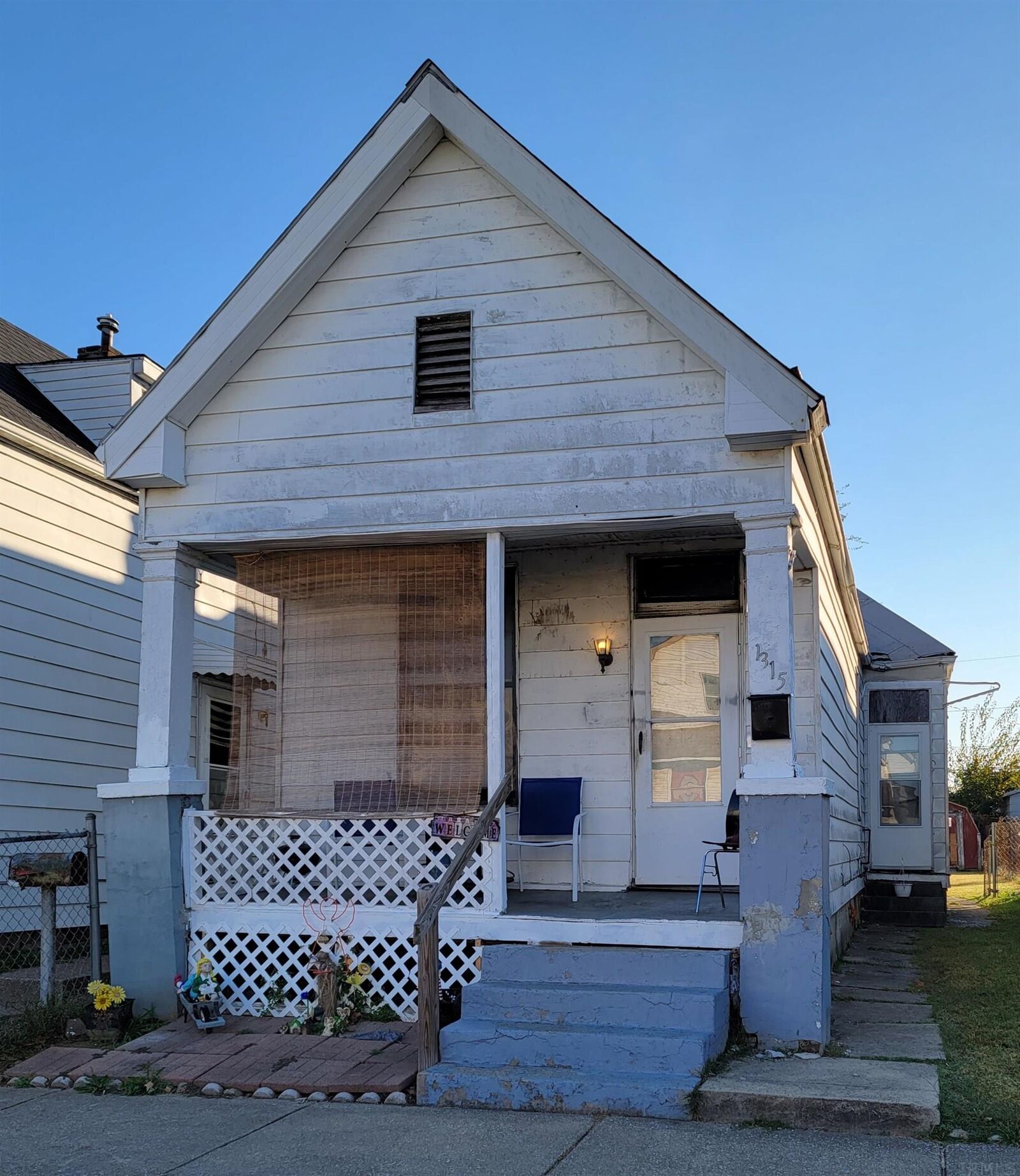 Property Photo: 1315 Oakley Street IN 47710-2415