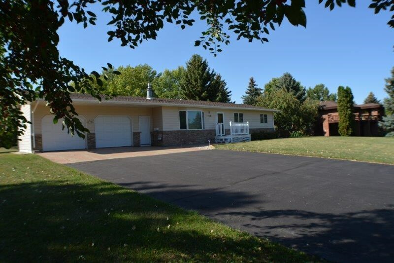 Property Photo:  2516 Brookside Drive  ND 58701 