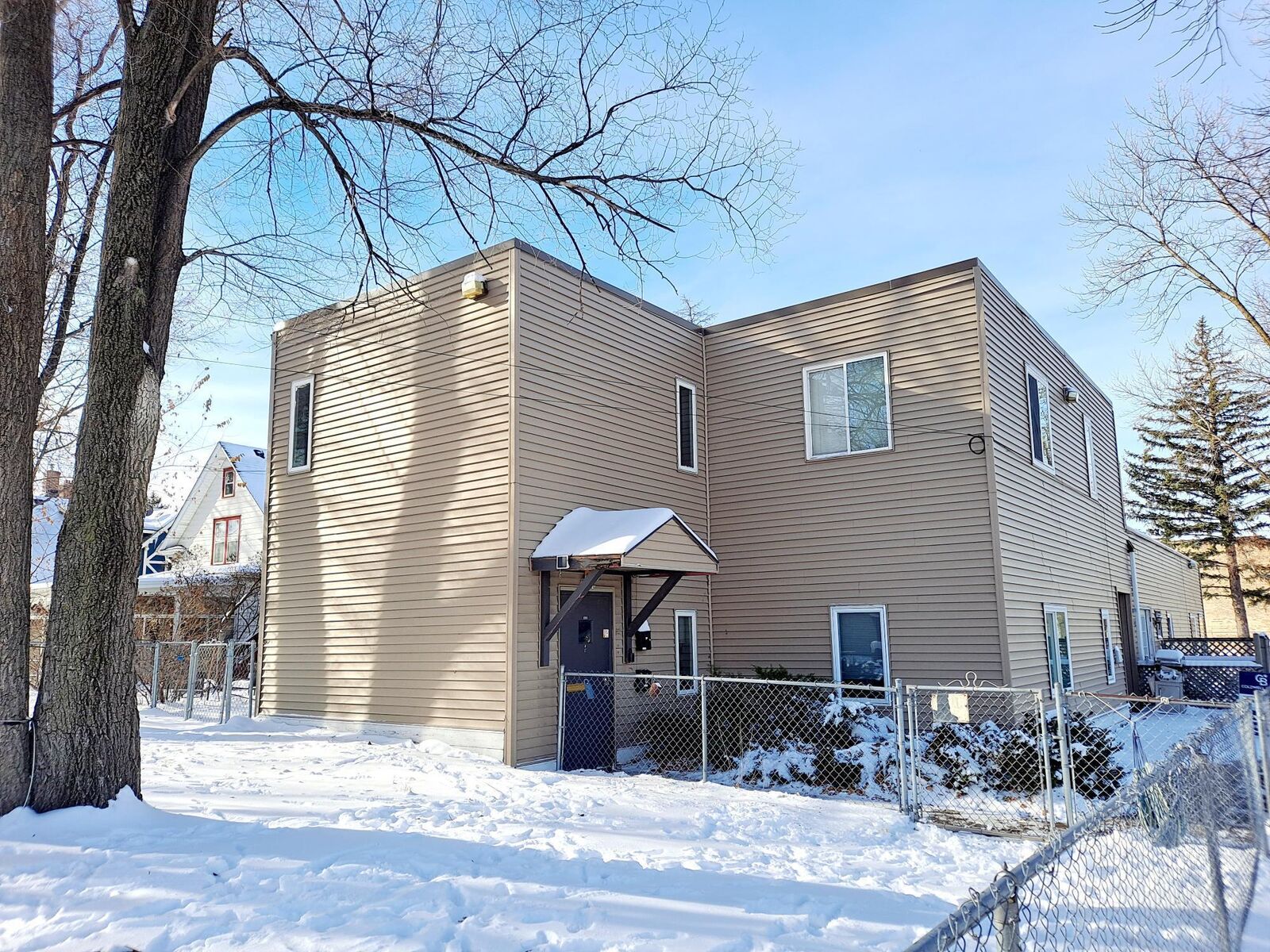 Property Photo:  830 5th Avenue SE  MN 55414 