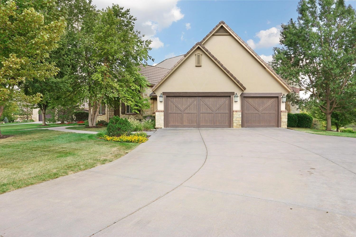 Property Photo:  219 E Pine Meadow Ct  KS 67002 