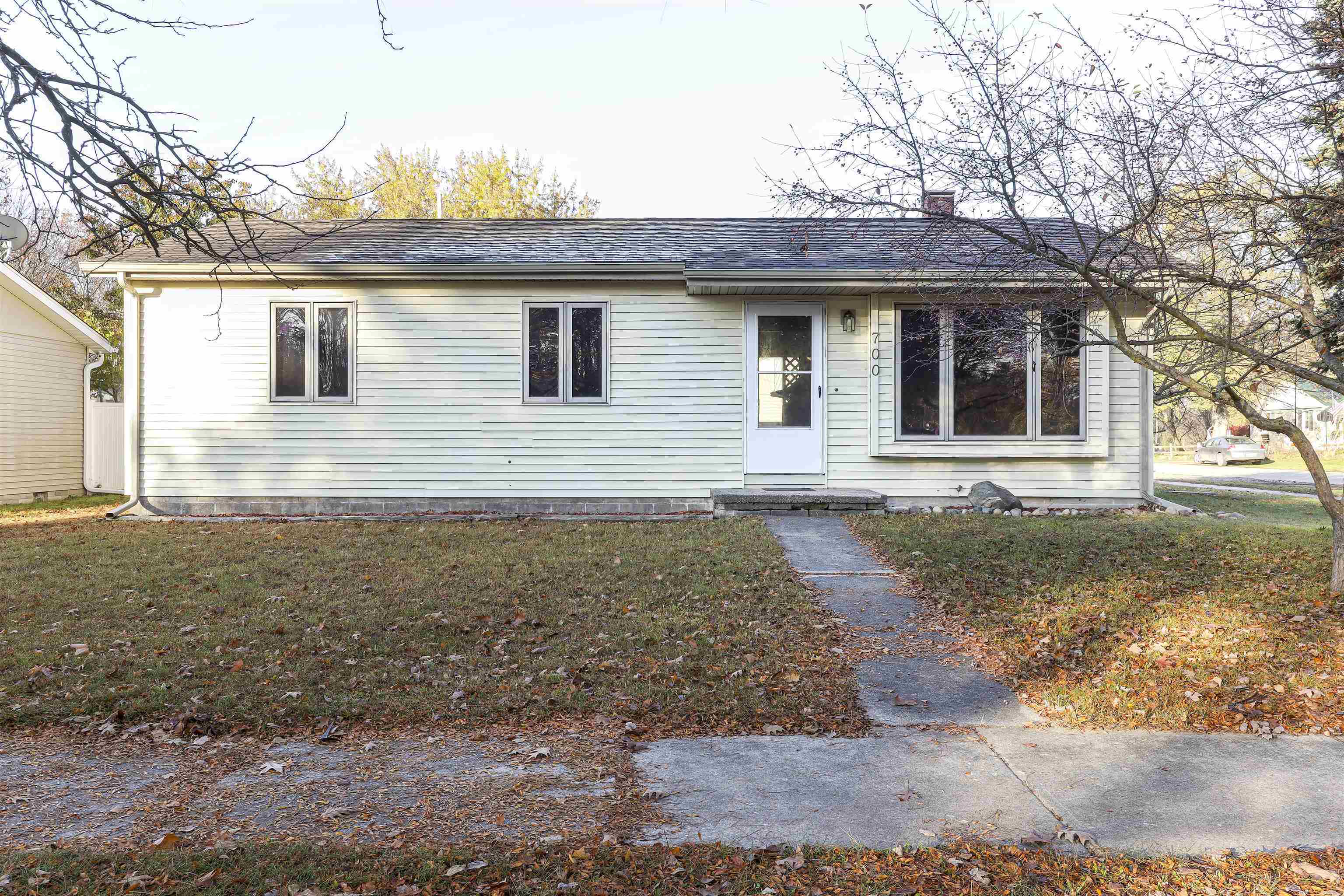 Property Photo:  700 S Antler  MI 48624 