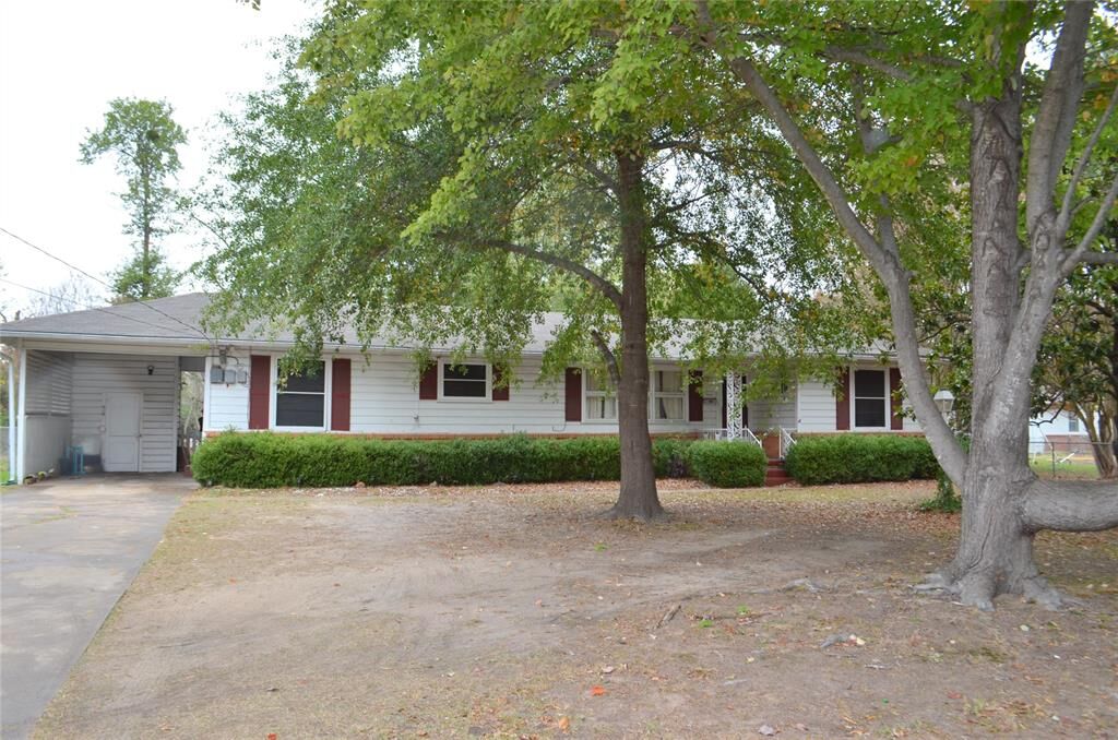 Property Photo:  1011 Alabama Street  TX 75482 