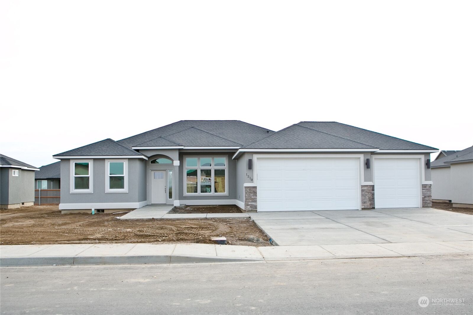 Property Photo:  1320 E Mt Baker Street  WA 99344 