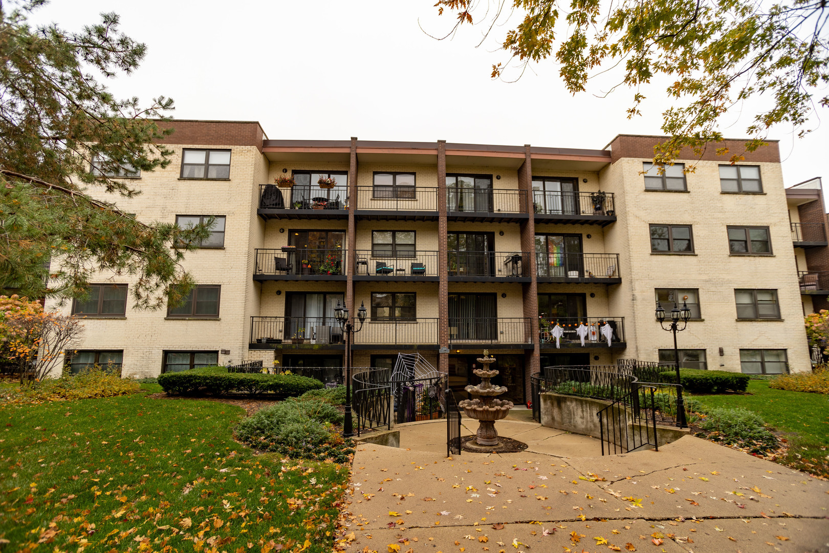 Property Photo: 1629 W Sherwin Avenue 305 IL 60626