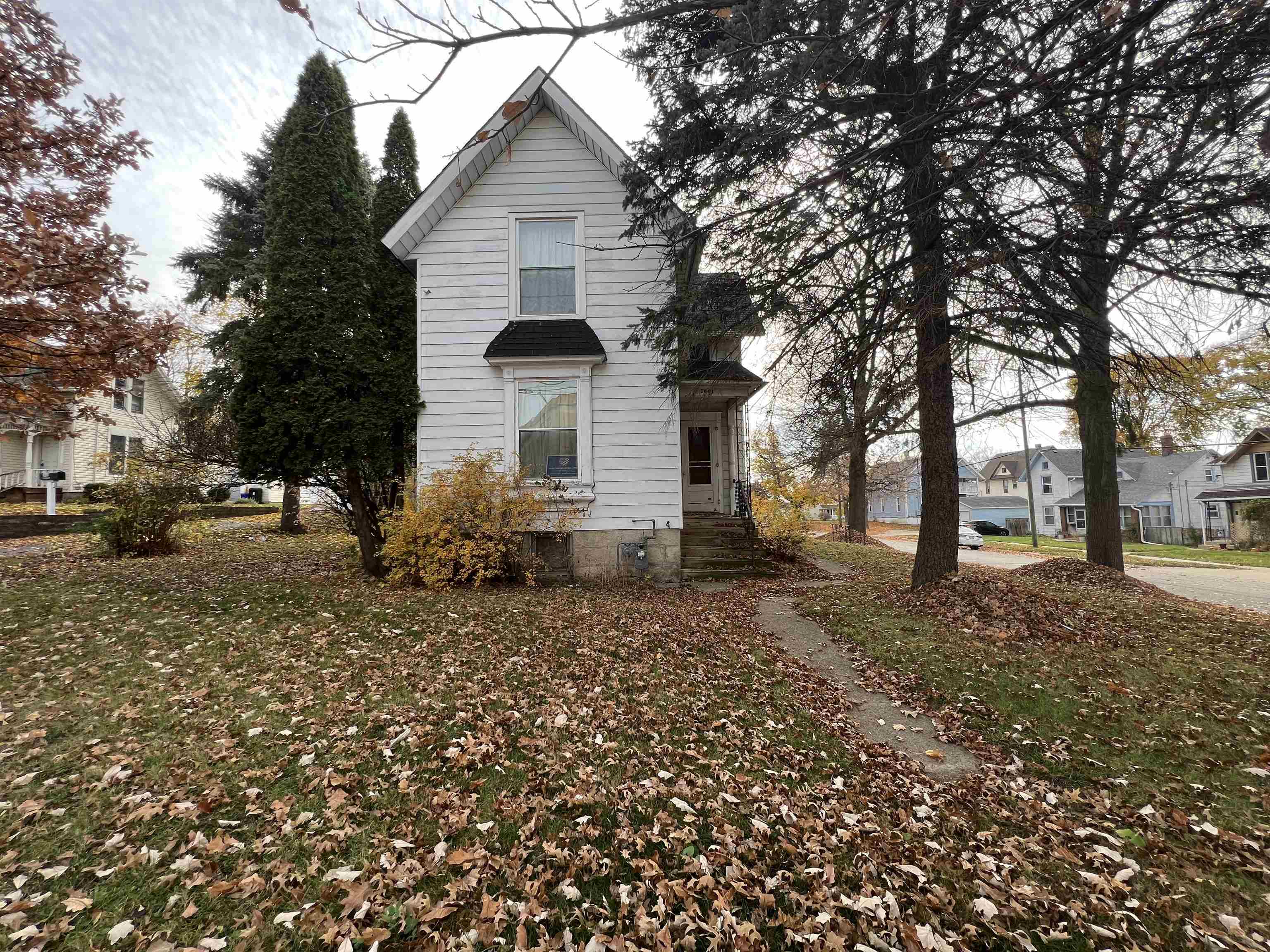 Property Photo:  1601 Charles Street  IL 61104 