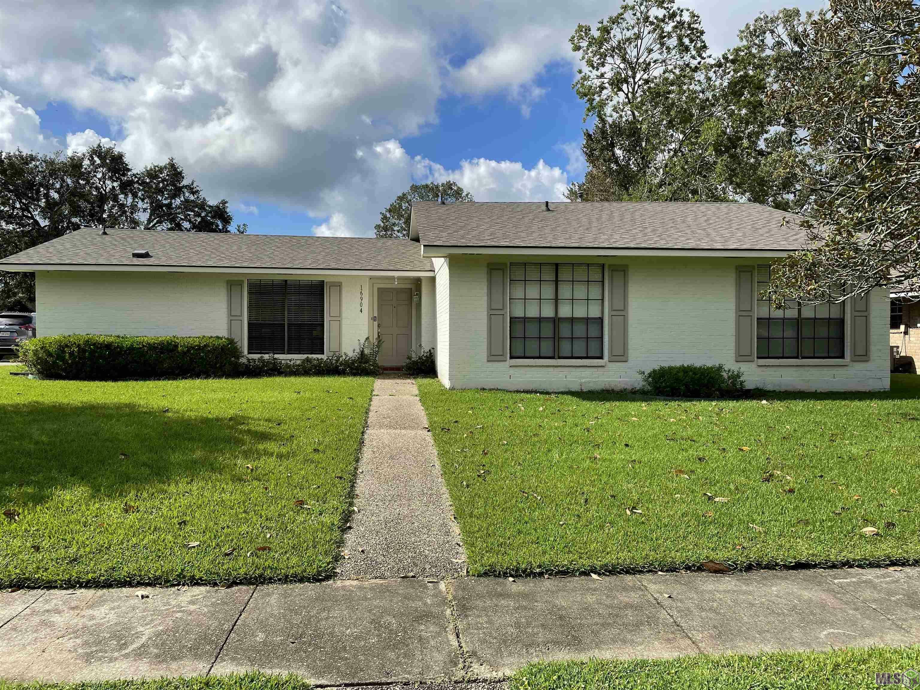 Property Photo:  16904 Harpers Ferry Ave  LA 70817 