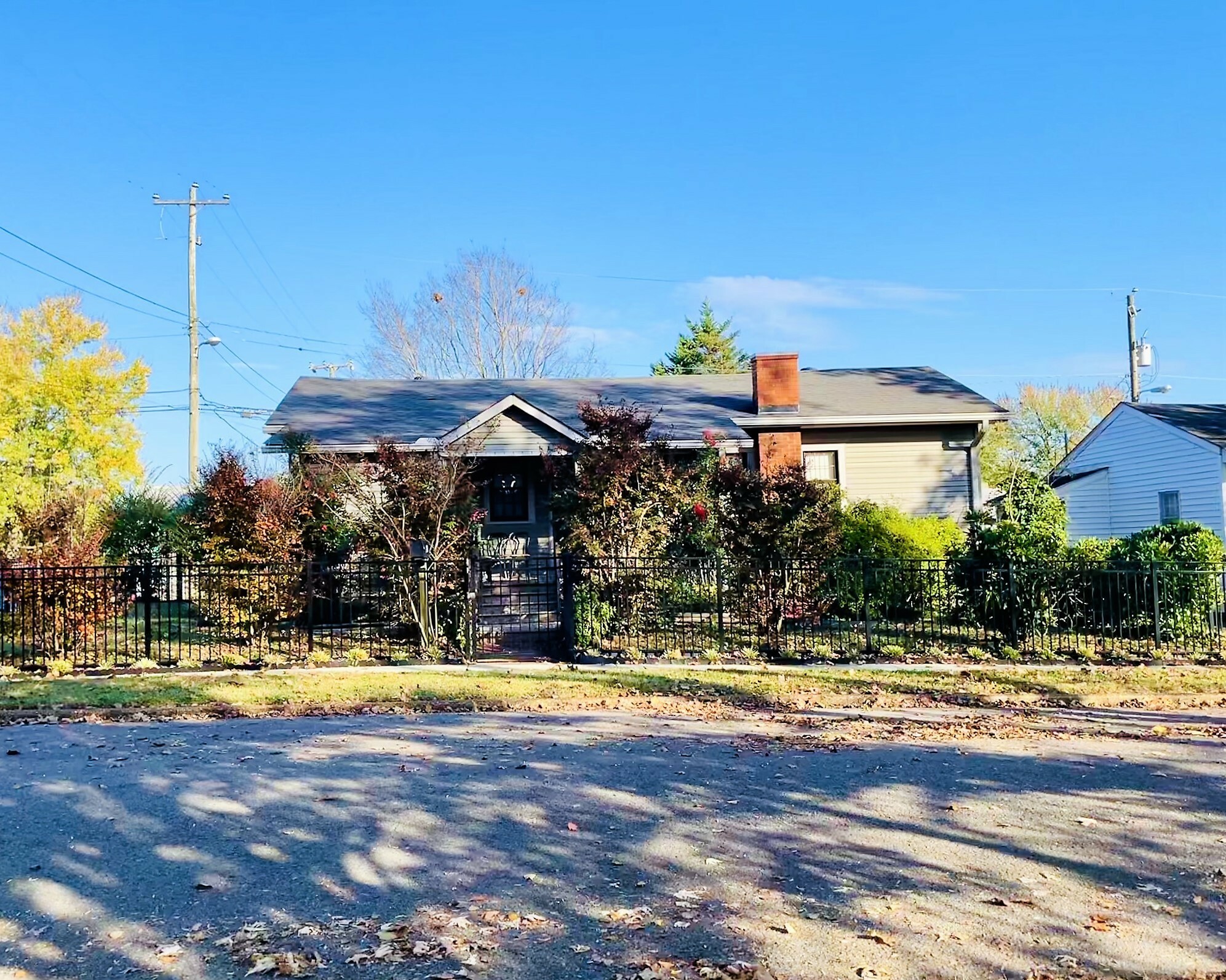 Property Photo:  501 Lawrence St  TN 37138 