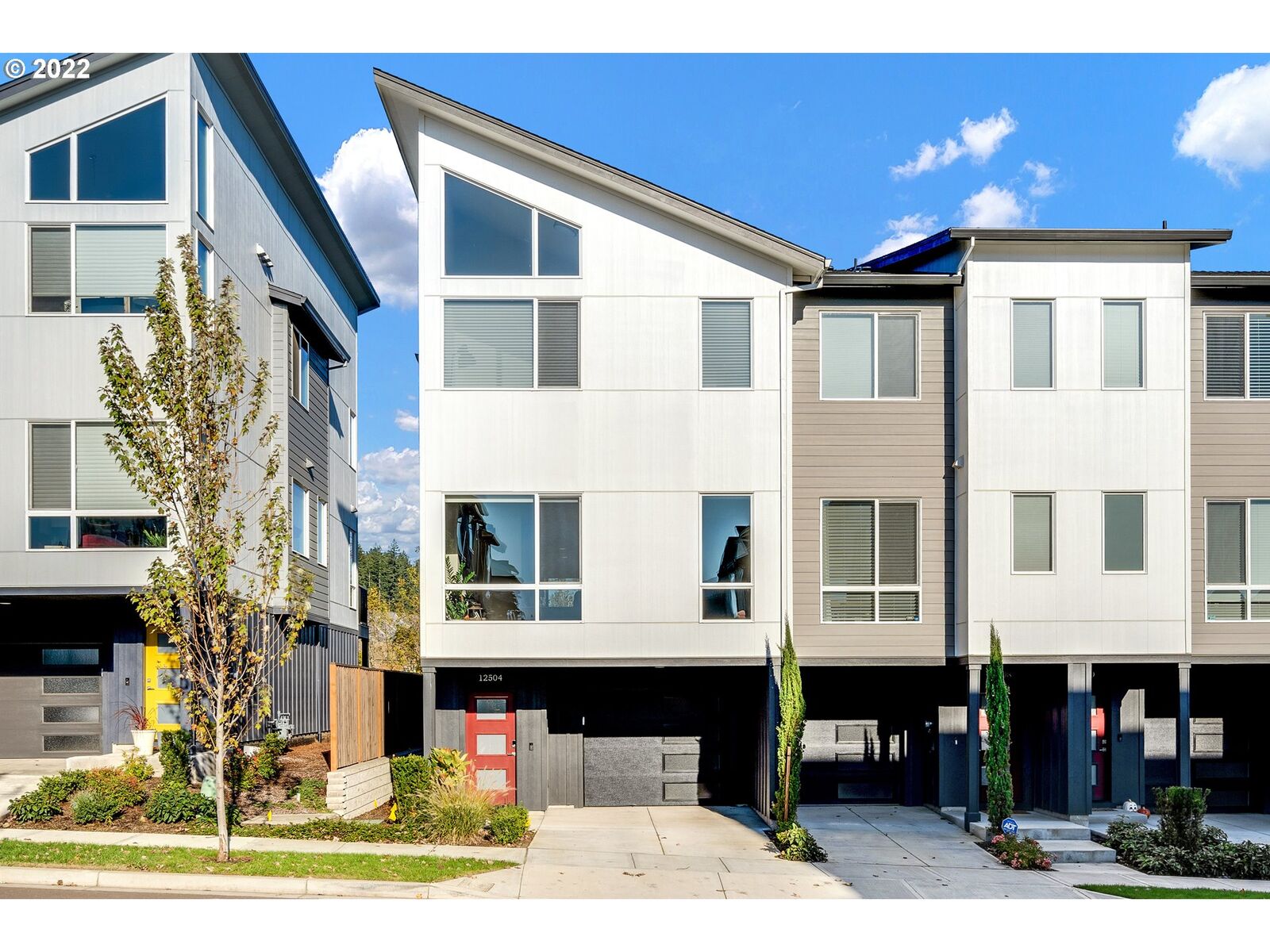 Property Photo:  12504 SW 171st Ter  OR 97007 