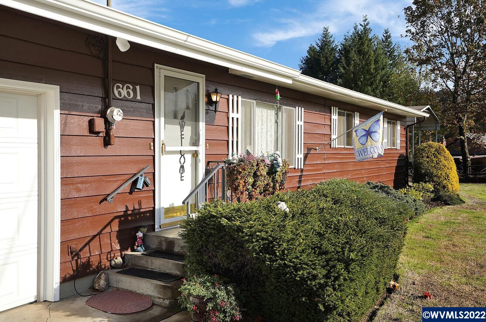 Property Photo: 661 Elm St OR 97358