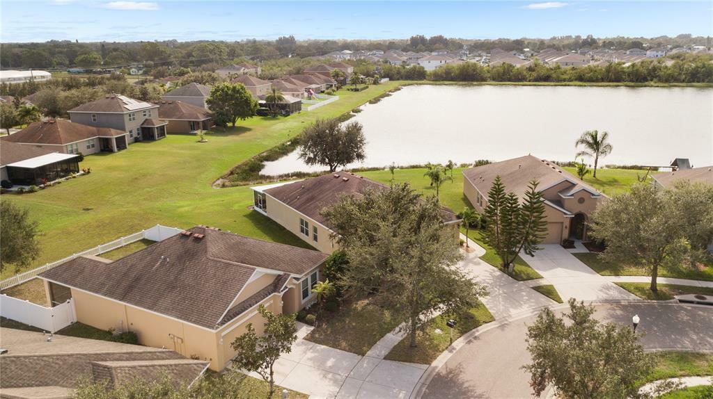 Property Photo: 913 Parker Den Drive FL 33570