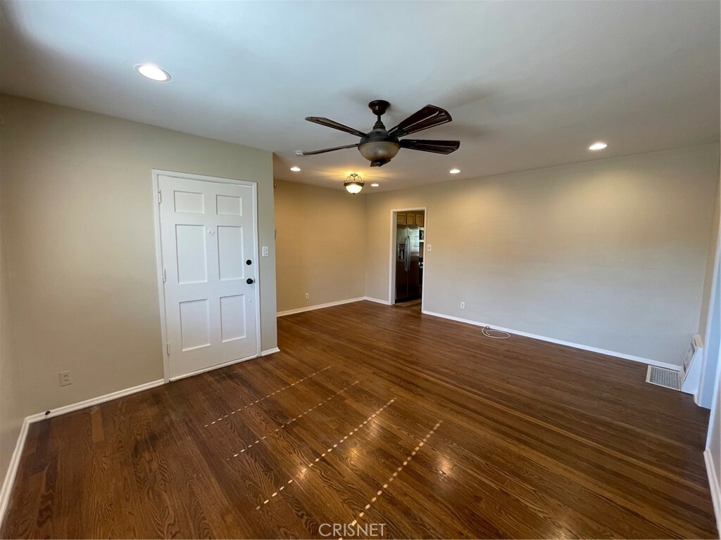 Property Photo:  17919 Emelita Street  CA 91316 