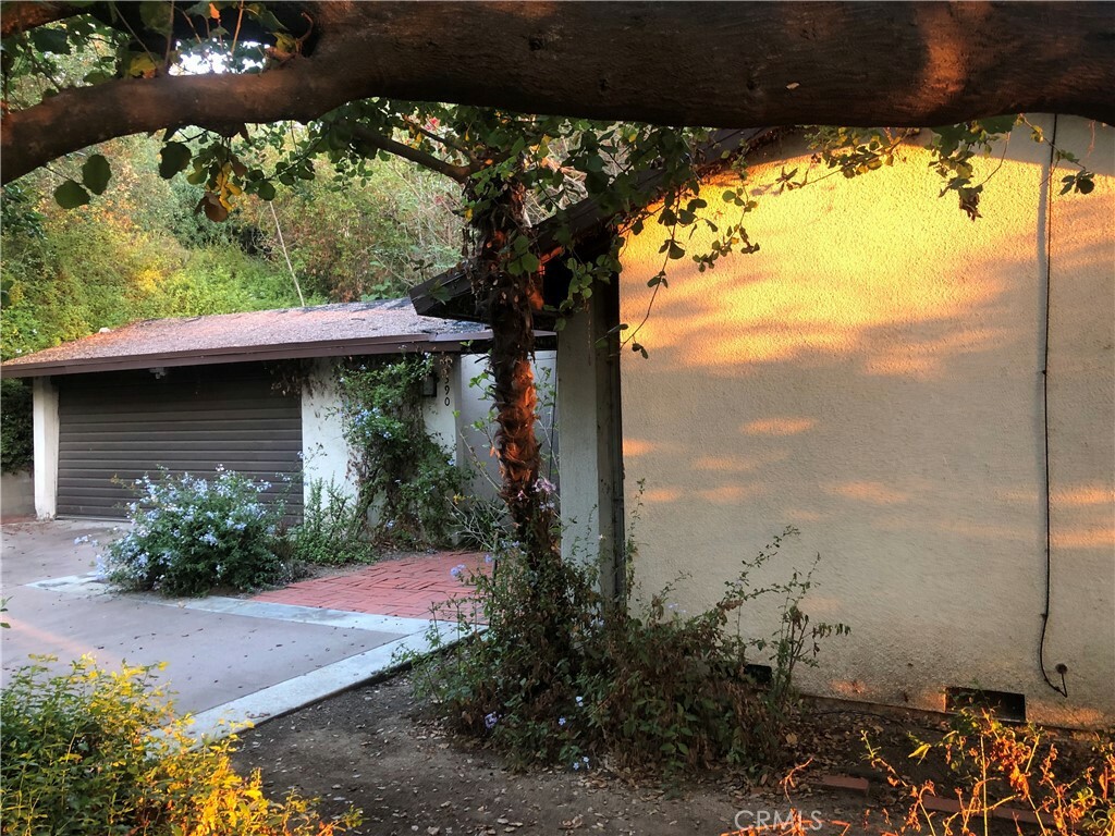 Property Photo: 390 N San Rafael Avenue CA 91105