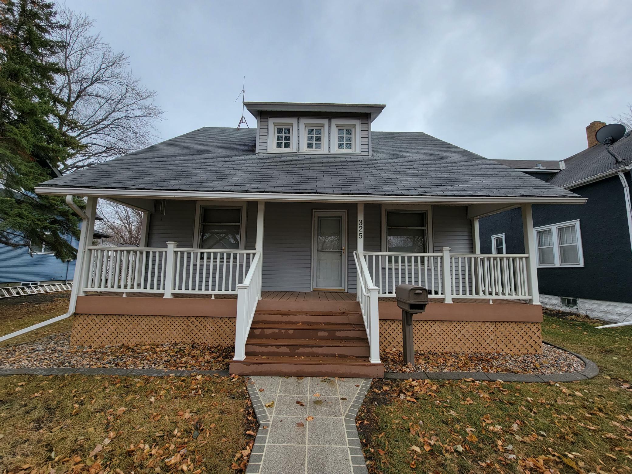 Property Photo:  325 S Olive Street  MN 55387 