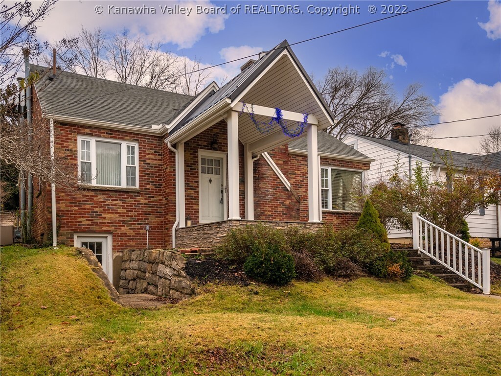 Property Photo: 231 Staunton Avenue WV 25303