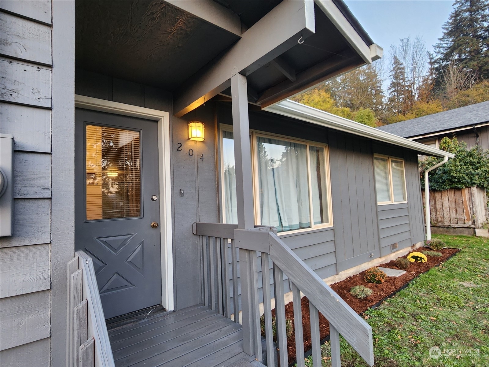 Property Photo:  206 204 Laurel Street  WA 98584 