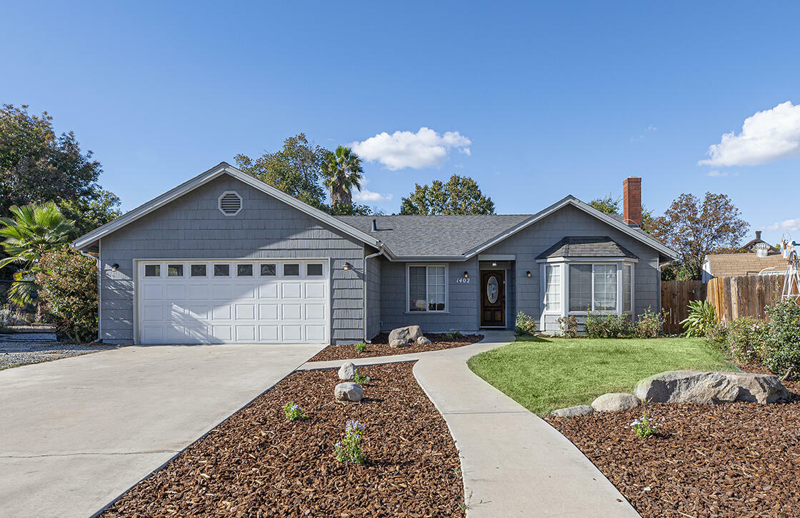 Property Photo:  1402 E Prospect Avenue  CA 93292 