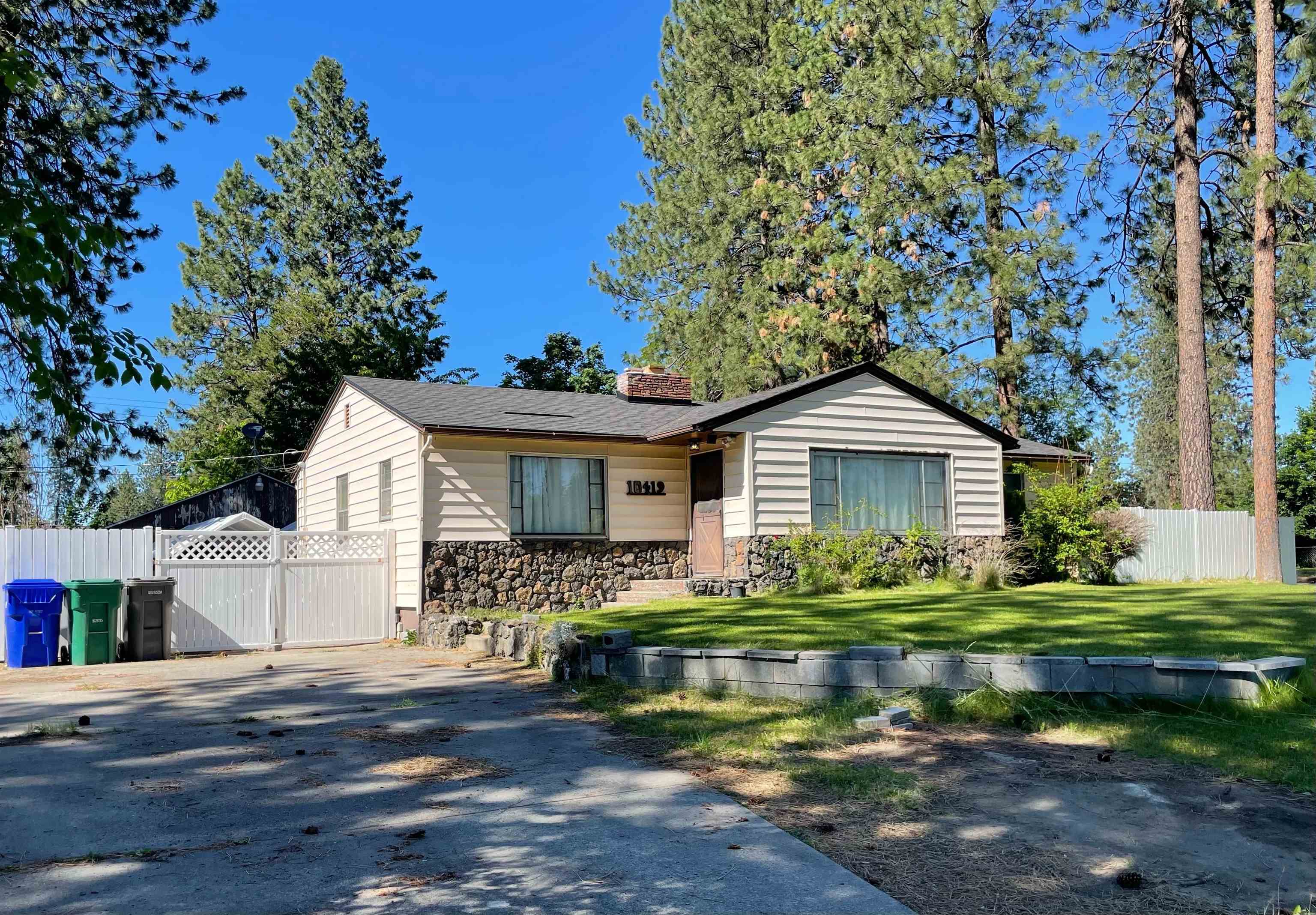 Property Photo: 10419 E 16th Ave WA 99206