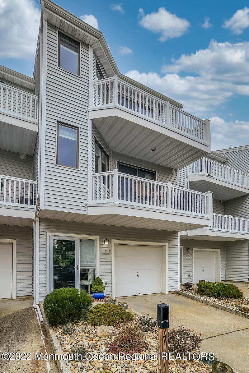 Property Photo:  7 Navesink Court  NJ 07740 