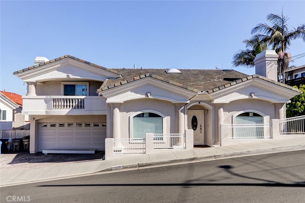 Property Photo:  1208 Mackay Lane  CA 90278 