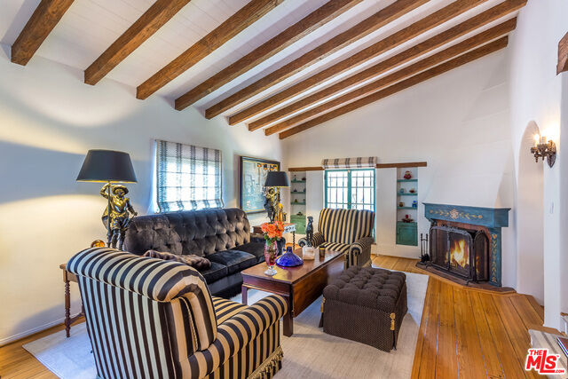 Property Photo:  10613 Wellworth Avenue  CA 90024 