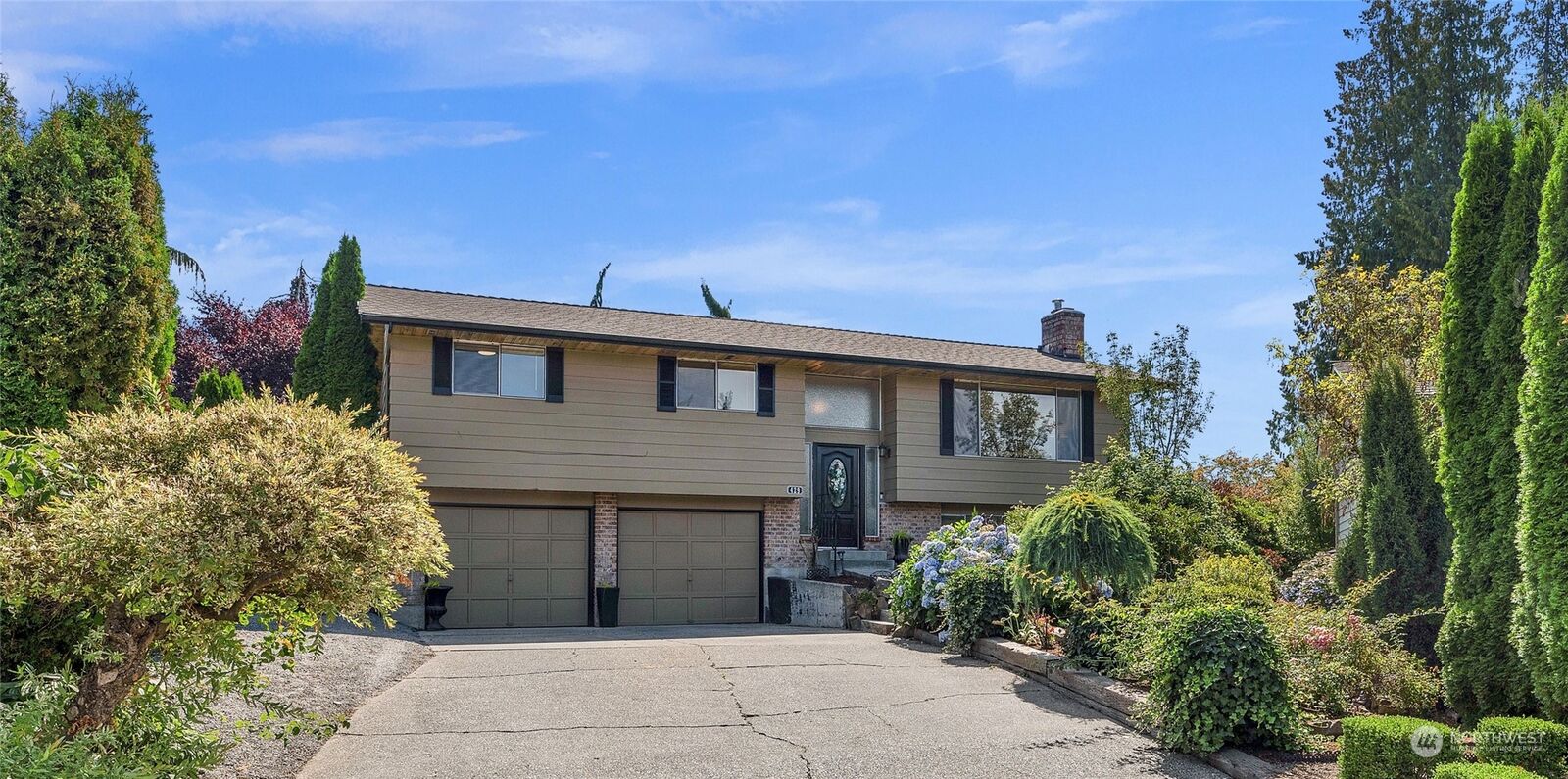 Property Photo:  429 17th Place  WA 98290 